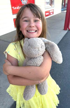 1 good deed, 1 big hug: Twin Falls girl reunited with lost bunny