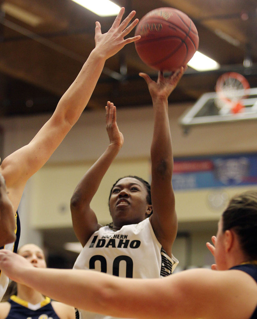 CSI Vs. USU Eastern Womens Basketball
