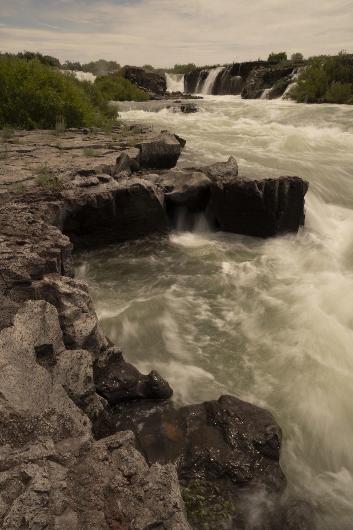 Hiking in the social distance Upper Salmon Falls — waterfalls galore