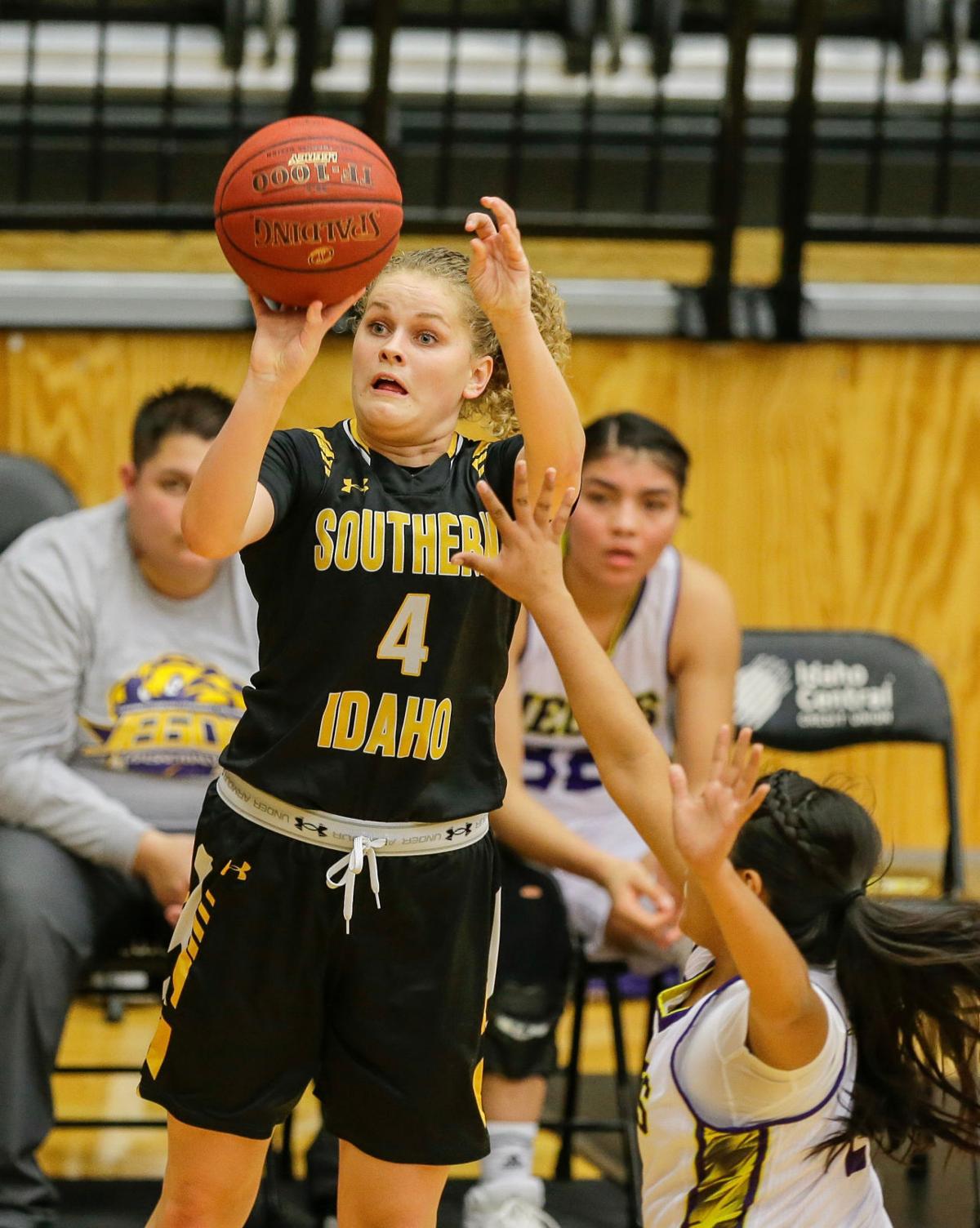 Three Local Players Help Csi To 6 1 Start College Of Southern