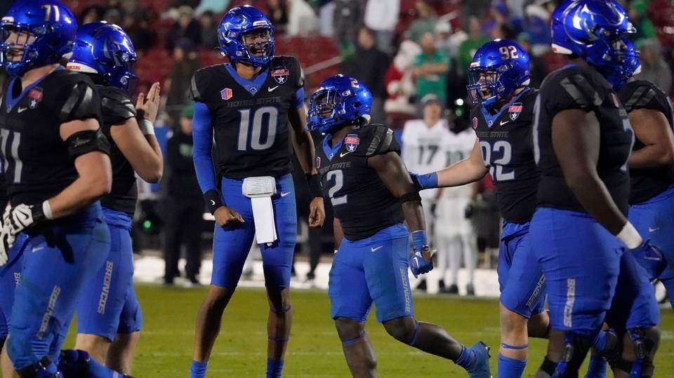 Boise State is back in black: The Broncos bring back their black uniforms