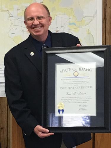 Sheriff earns certificate