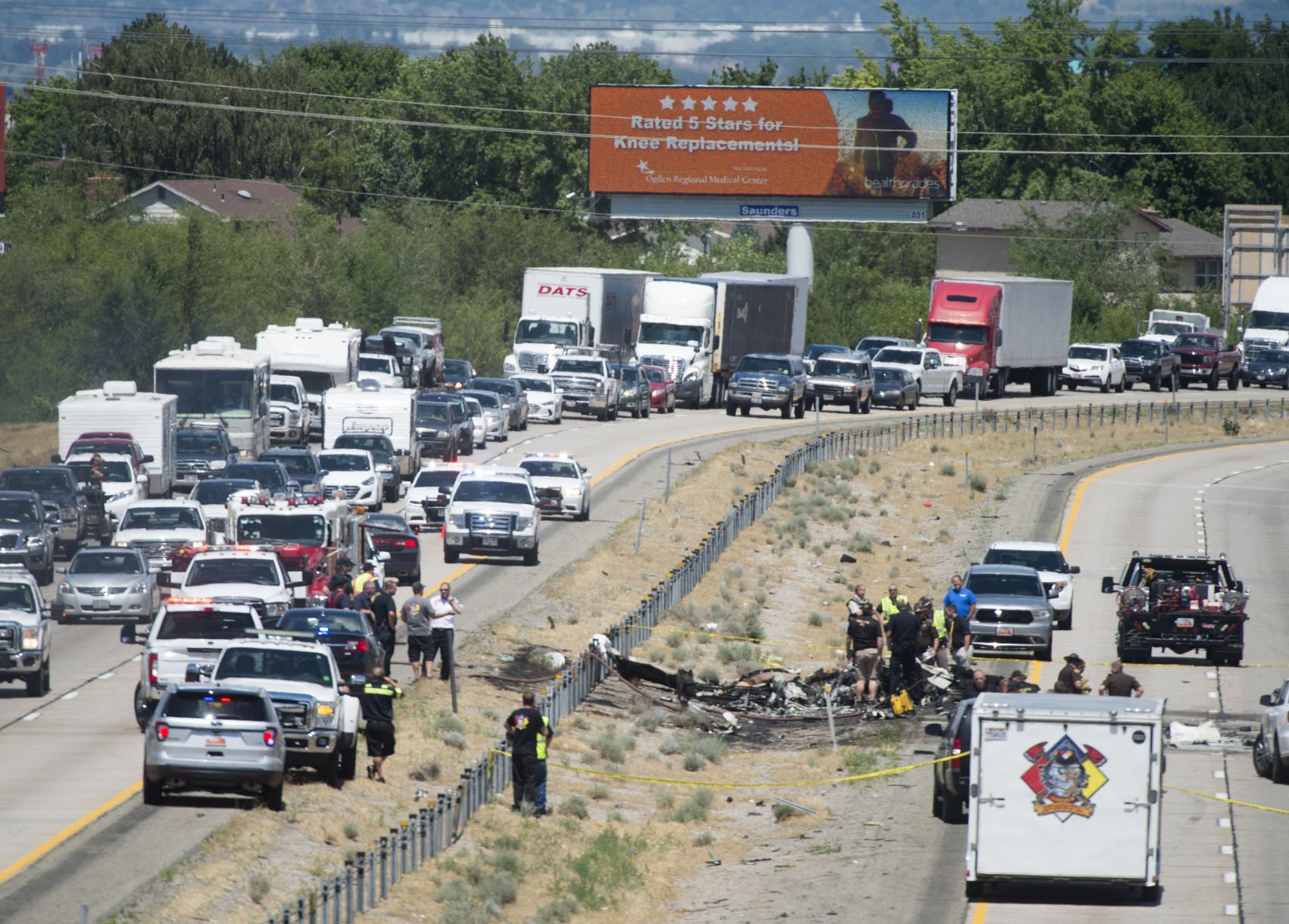 Small plane crashes on Utah freeway, killing two married couples