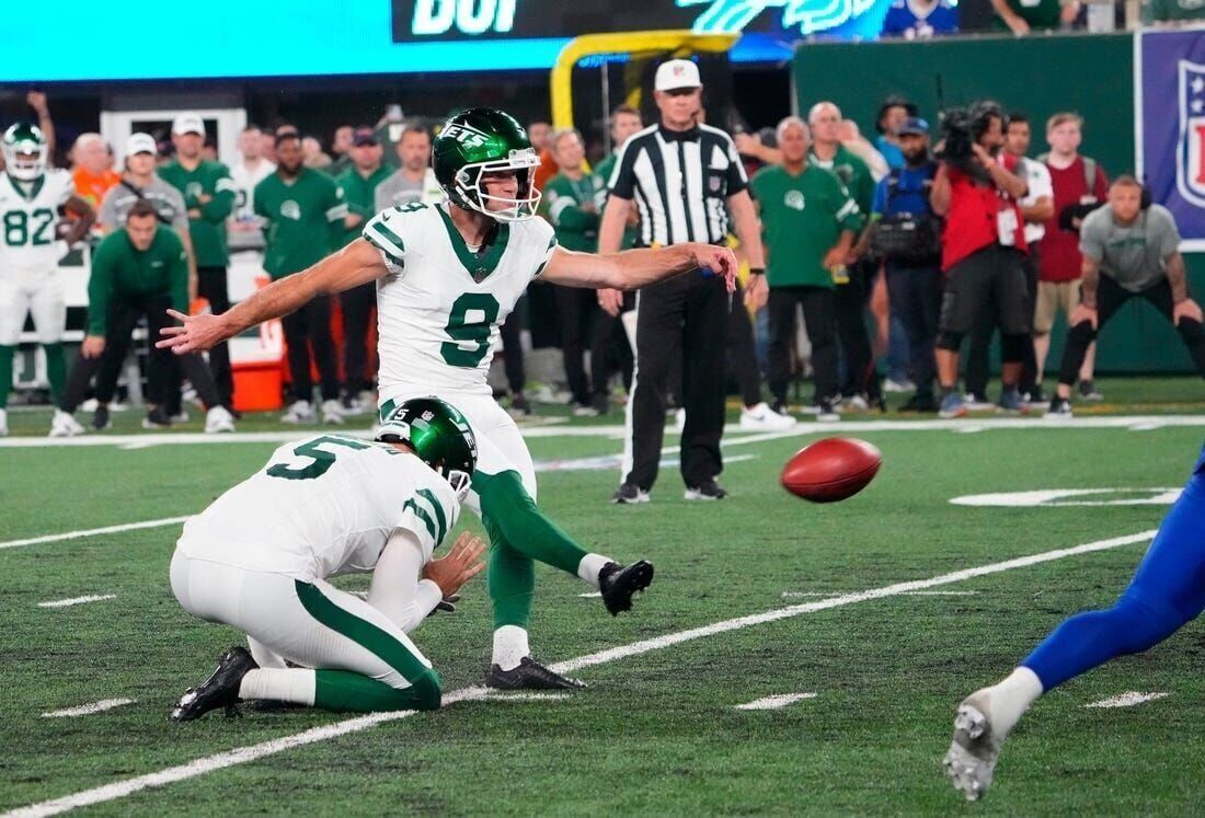 Jets lose Rodgers to injury, rally to stun Bills