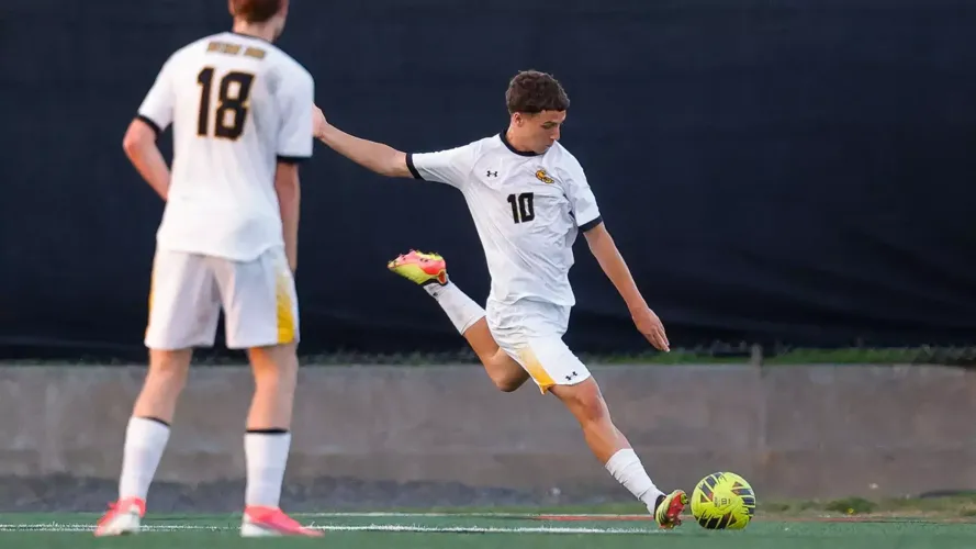 CSI explodes on offense to open conference play