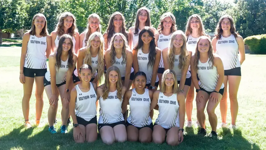 CSI Women's Cross Country finishes successful year with academic recognition