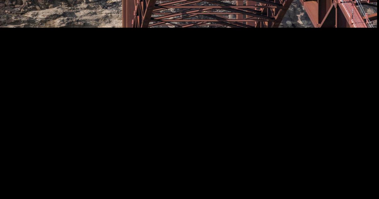 BASE jumping from the Perrine Bridge