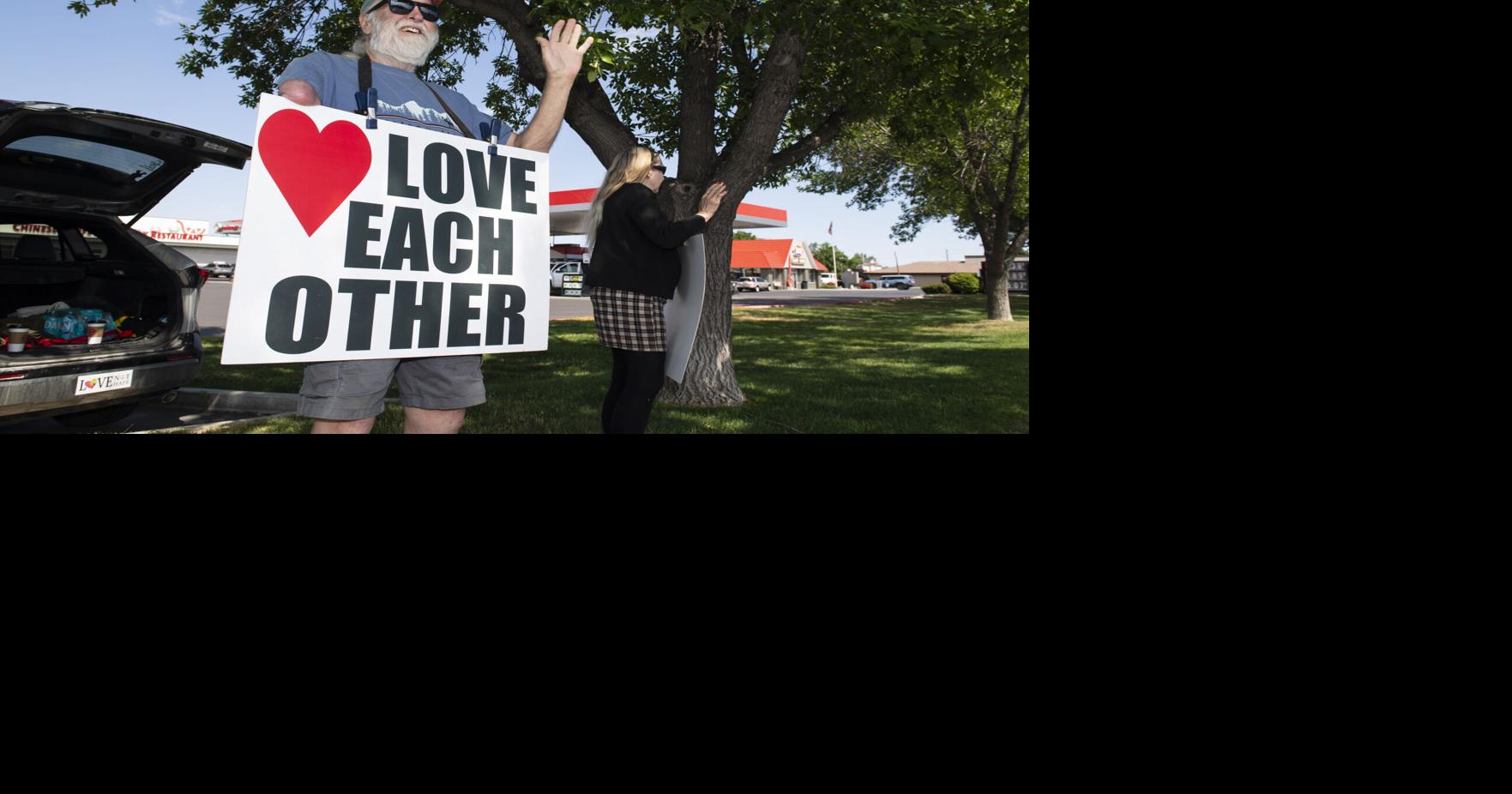 Twin Falls couple spreads the love