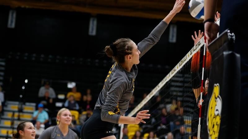 Golden Eagles pick up conference win on the road