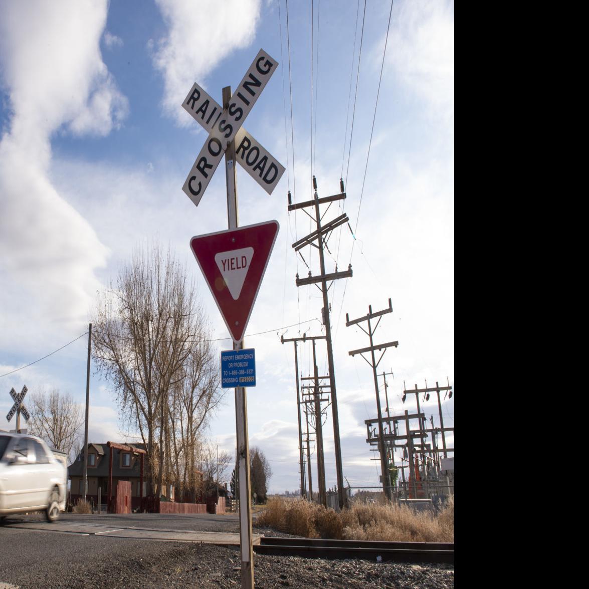 Yield Signs Replace Stop Signs At Passive Railroad Crossings Local Magicvalley Com