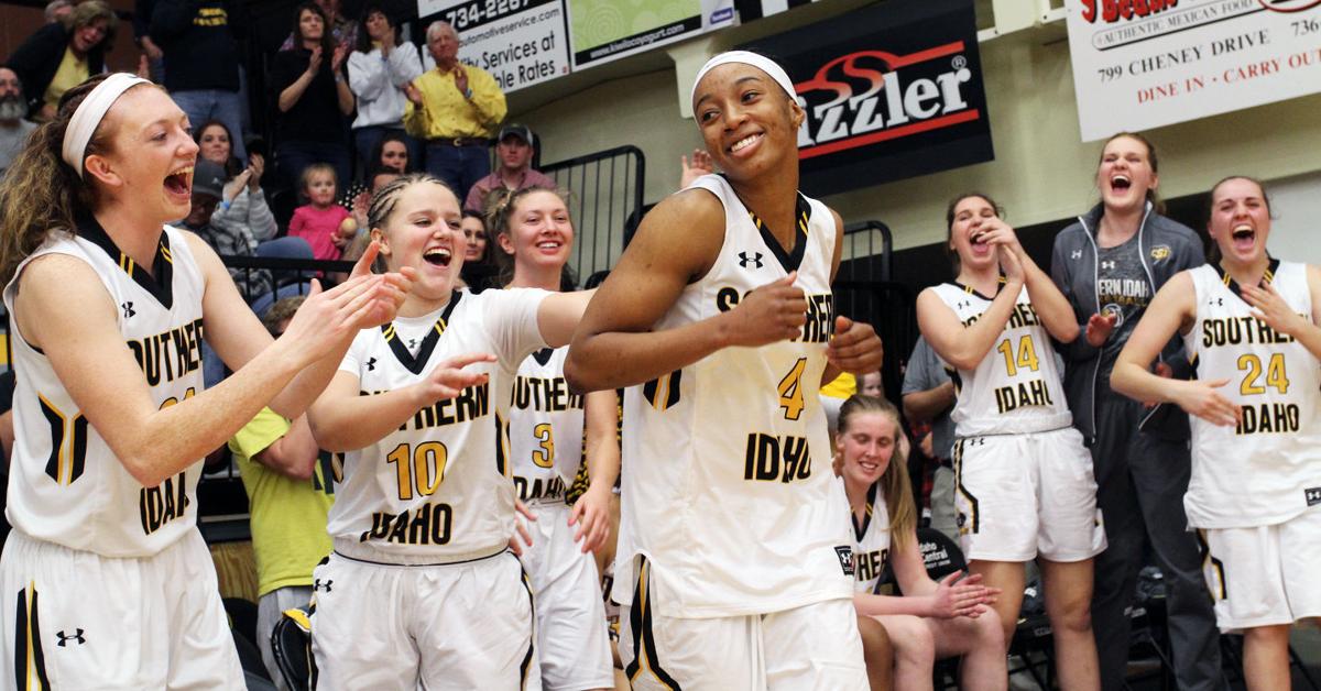 Csi Women Do It Again Golden Eagles Capture 4th Straight