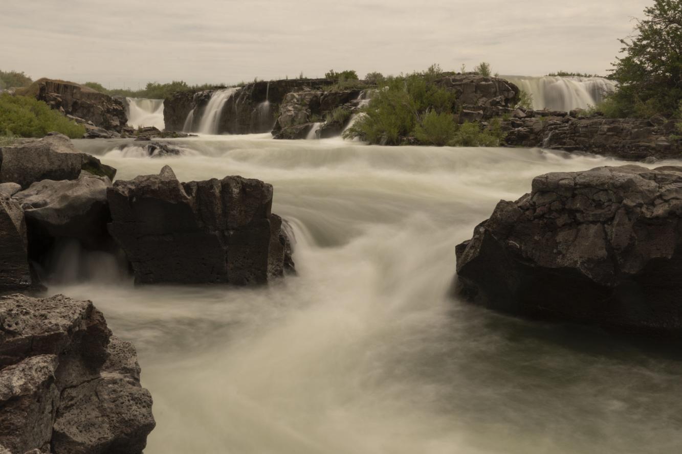 Hiking in the social distance Upper Salmon Falls — waterfalls galore