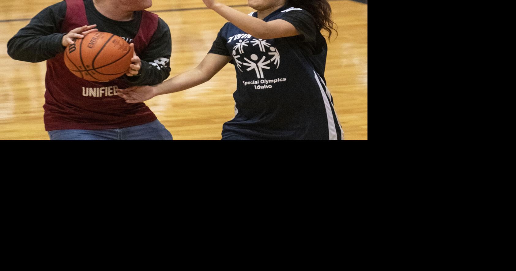 Across town rivals battle it out on the hardwood