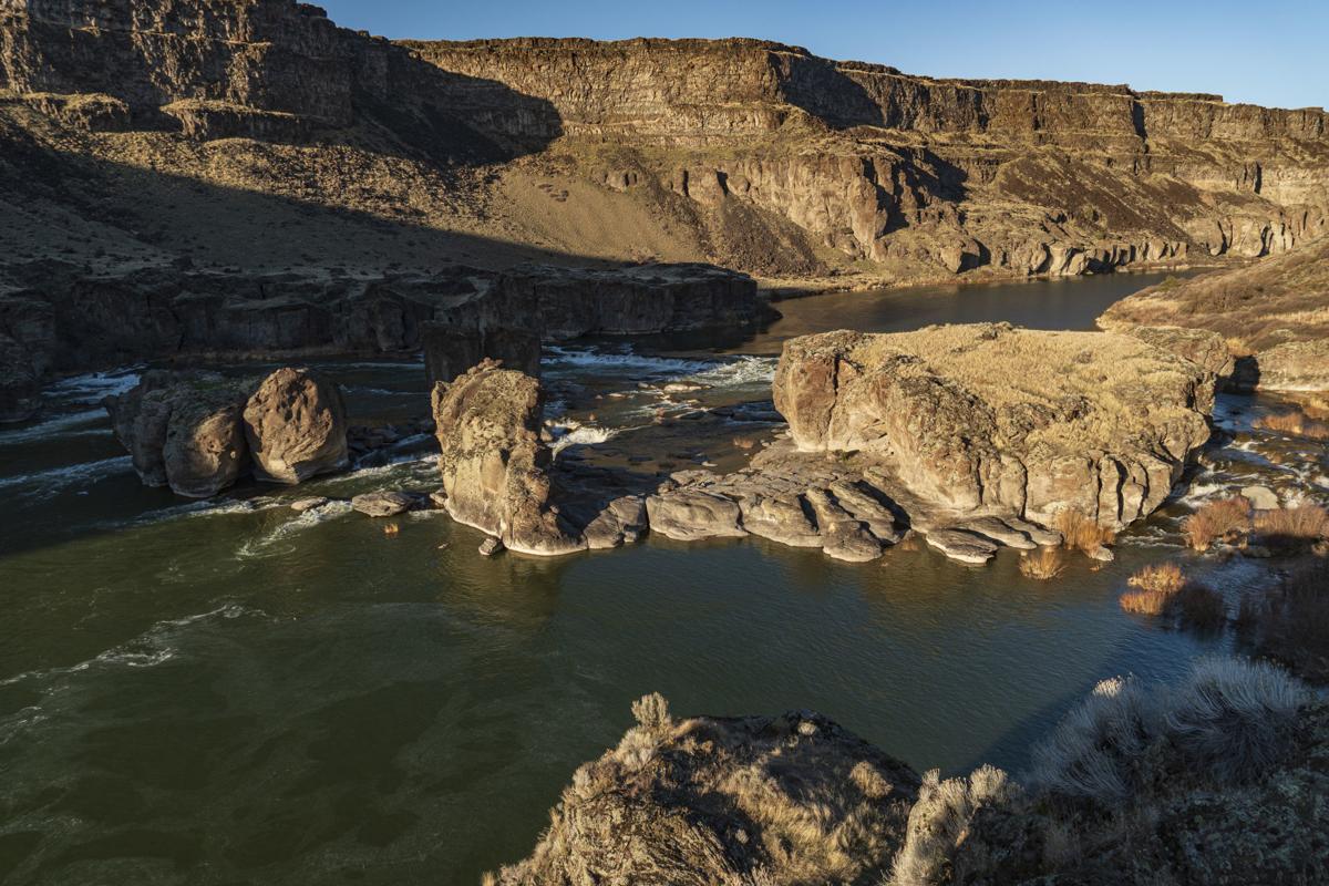 Man narrowly survives kayak trip through Pillar Falls