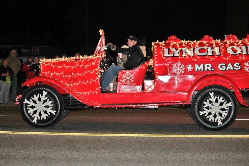 Lighted Christmas Parade in Burley Brings Community Together