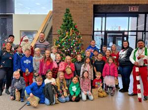 Heyburn students light up the holidays at Zions Bank