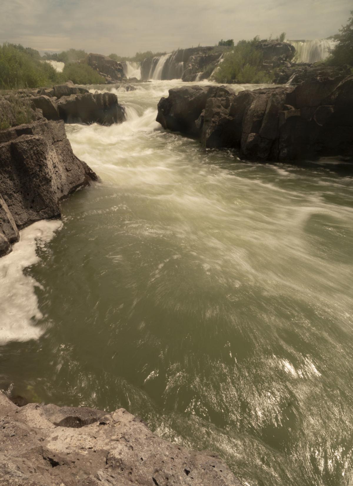 Hiking in the social distance Upper Salmon Falls — waterfalls galore