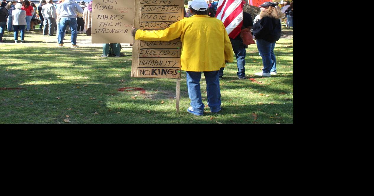Large crowd gathers for Twin Falls No Kings rally