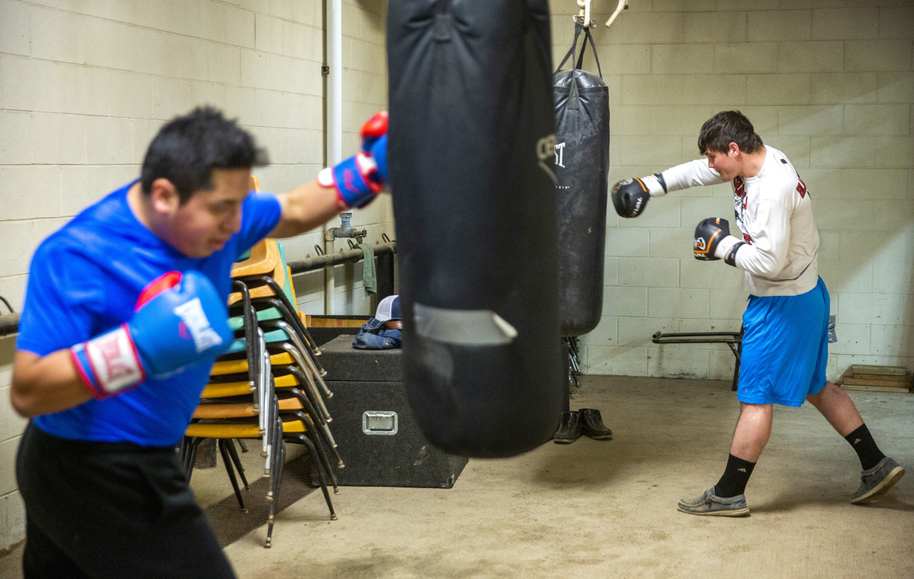 MRX Kids Boxing Gloves Oz With Filled Punching Bag Boy Girls Gift   osbracabaruhedurs