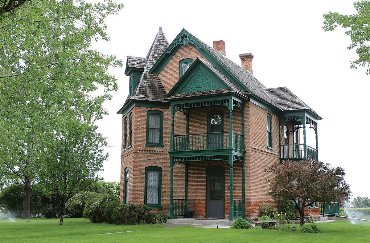 Tour Puts Victorian Oakley Homes on 
