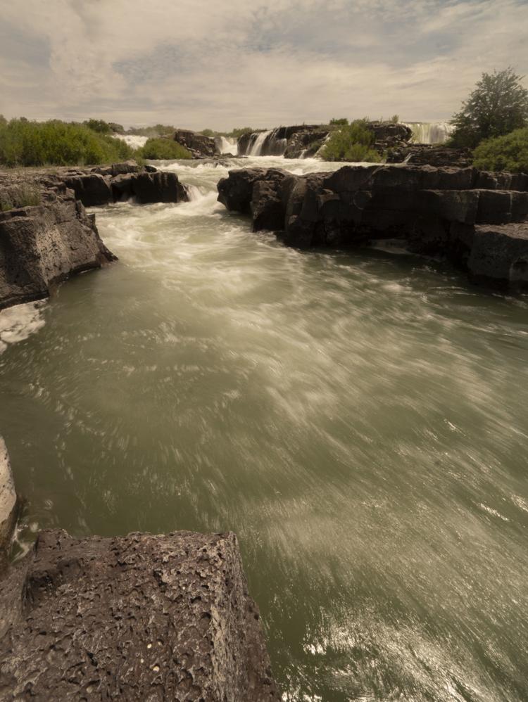 Hiking in the social distance Upper Salmon Falls — waterfalls galore