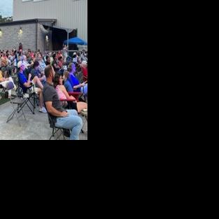 Concert crowd 2.jpg