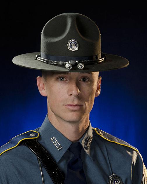 (With three photos) Arkansas State Police commissions 24 new troopers