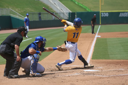 Rollins College baseball opens D-II tourney with win.