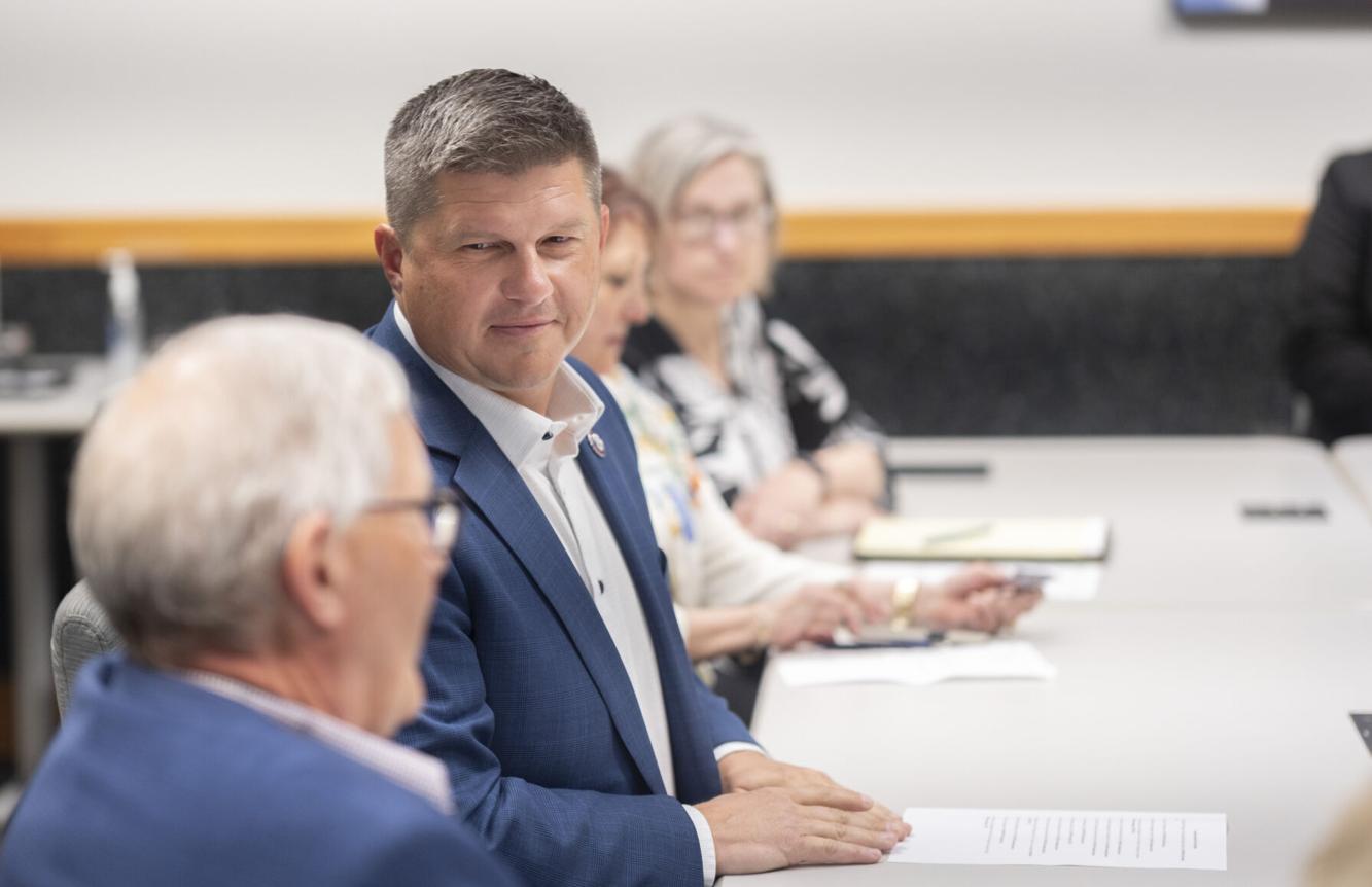 Finstad tells local leaders fixing immigration, farm bill