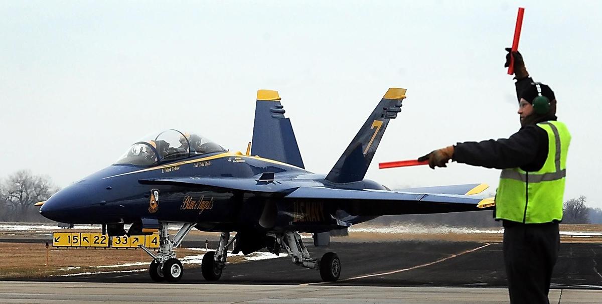 Blue Angels jet roars into Mankato to check out site for show | Local News | mankatofreepress.com