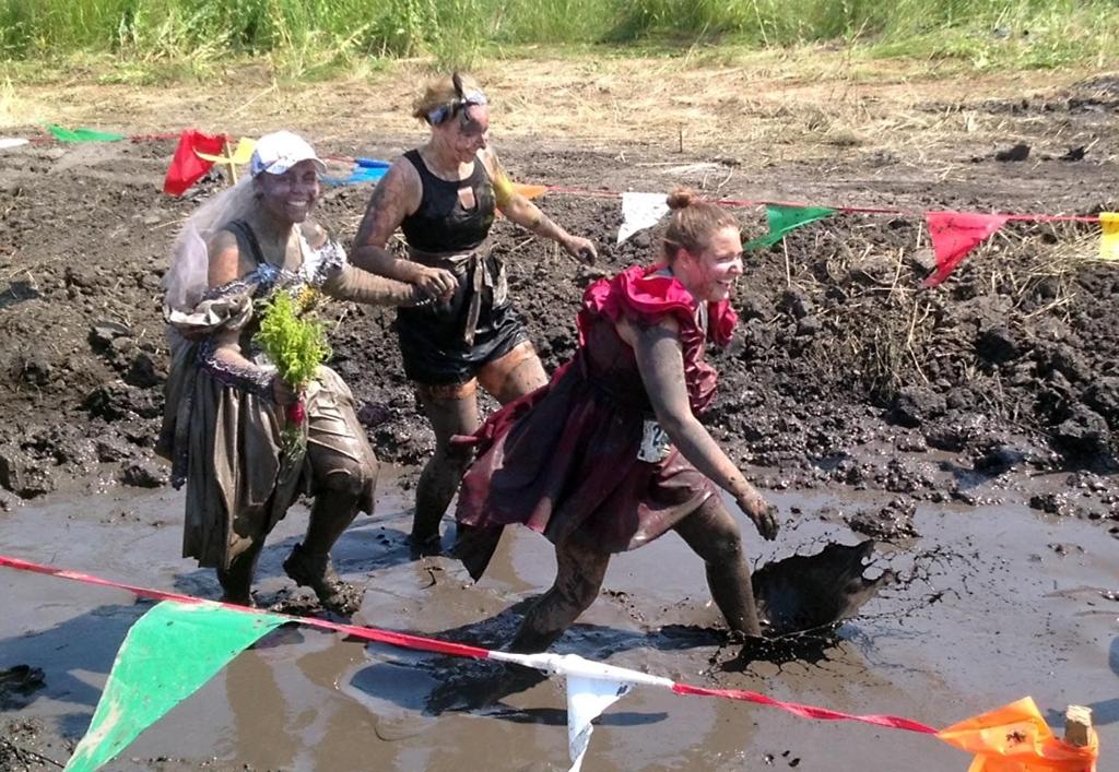 Mankato Mud Run Participants Get Down And Dirty Sports Mankatofreepress Com
