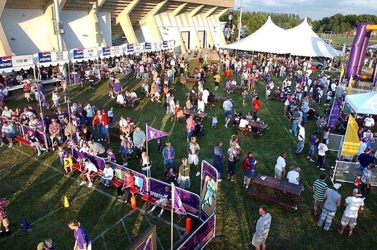 2004-Vikings village
