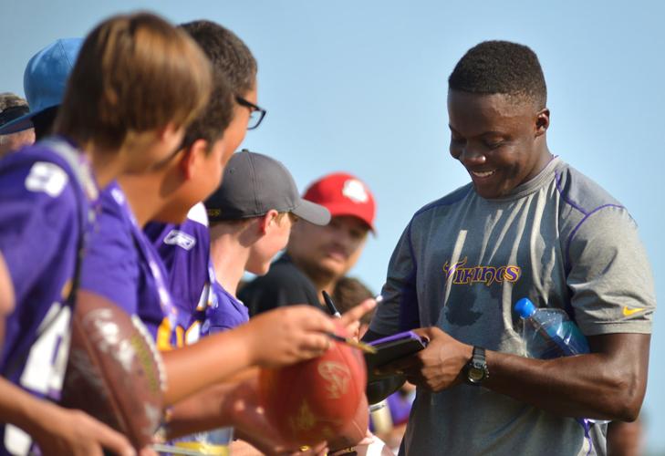 2016-Vikings Bridgewater autographs