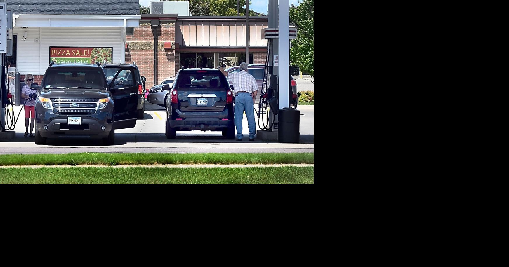 Record low gas prices bring drivers to the pump in droves (video