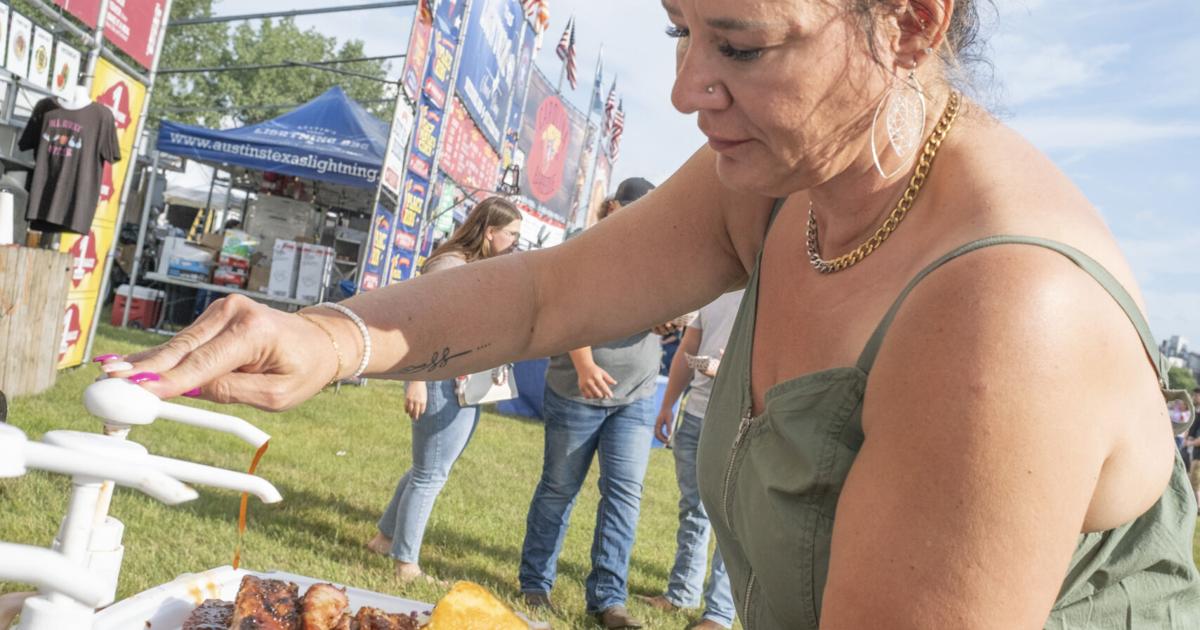 RibFest attendees soak up the sun as defending champ with Mankato ties ...
