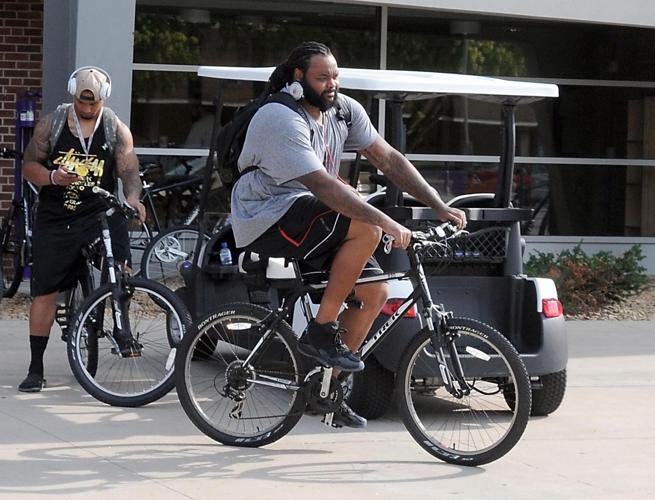2014-Vikings Loadholdt on bicycle