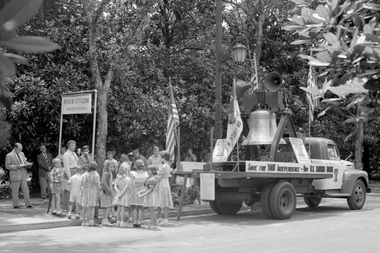 Far from the original in Philadelphia, these fans hunt for the Liberty Bell  replica in each state | National News | mankatofreepress.com