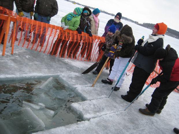 Waseca Carries On Ice Harvesting Tradition Lifestyles Mankatofreepress Com