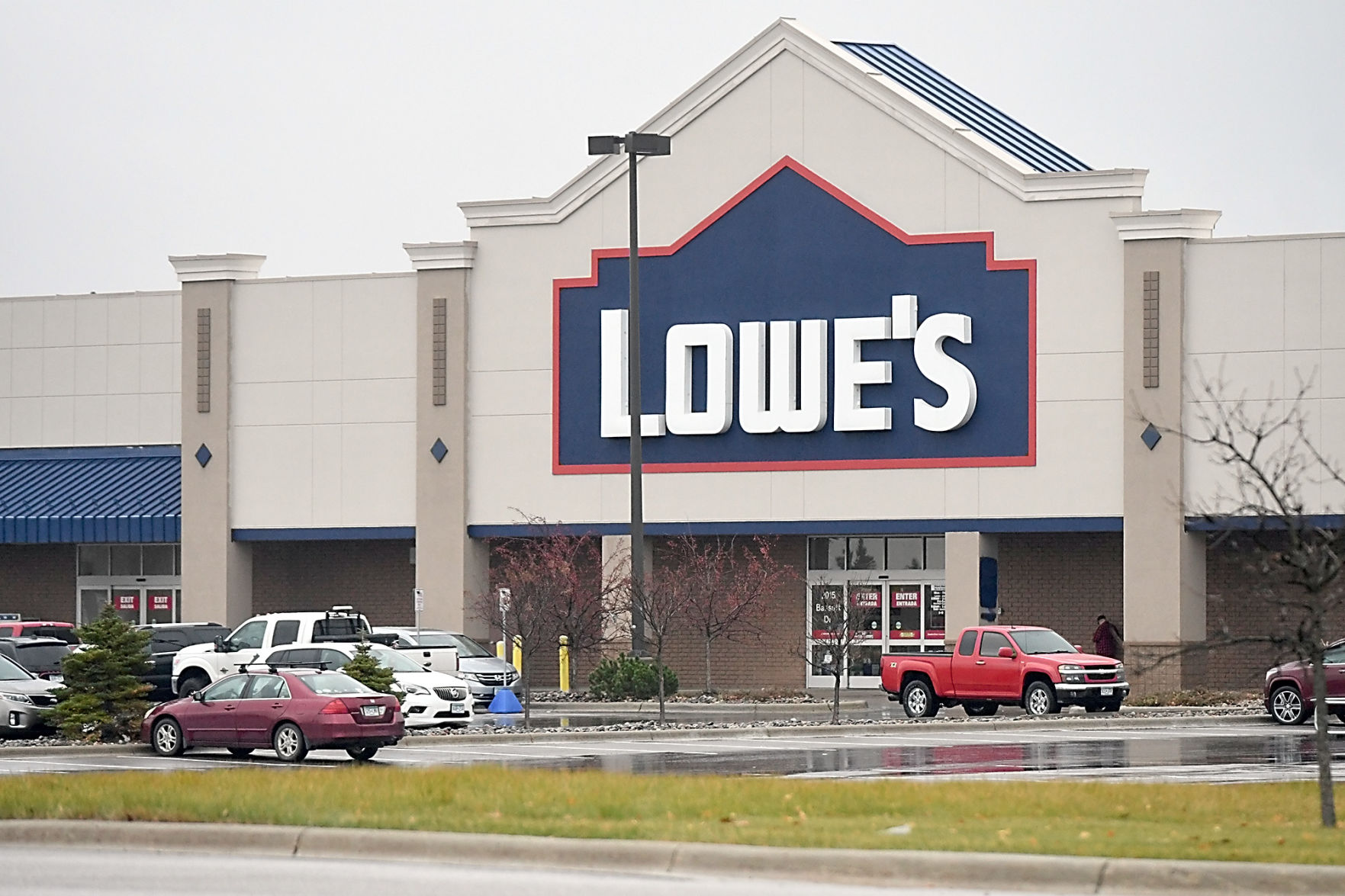the nearest lowes store