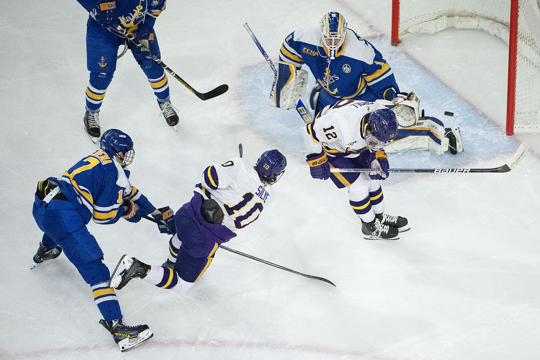 Updated Mavericks start CCHA tournament with win over Lake Superior