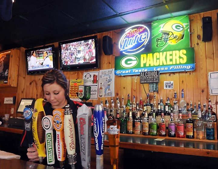 Packers Team Pub Table