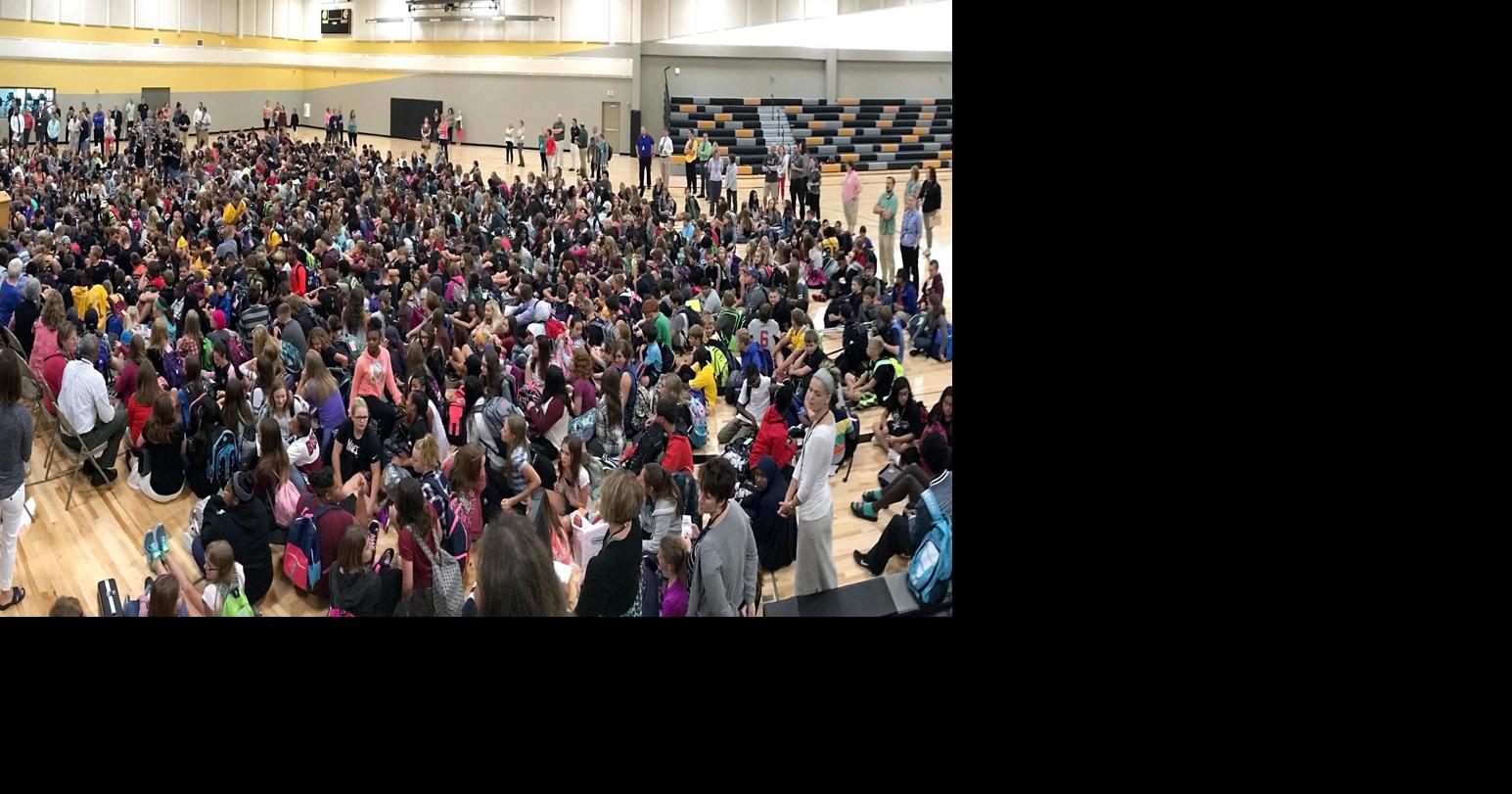 Prairie Winds Middle School opens 4 Local News