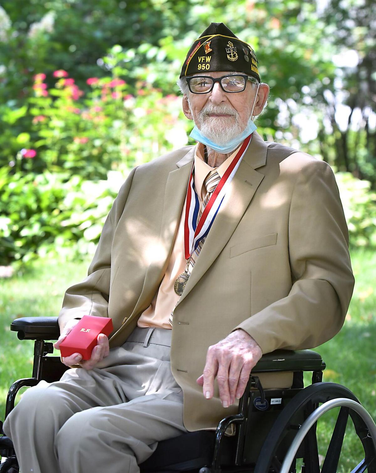 french consul general to award medal to world war ii vet local news mankatofreepress com