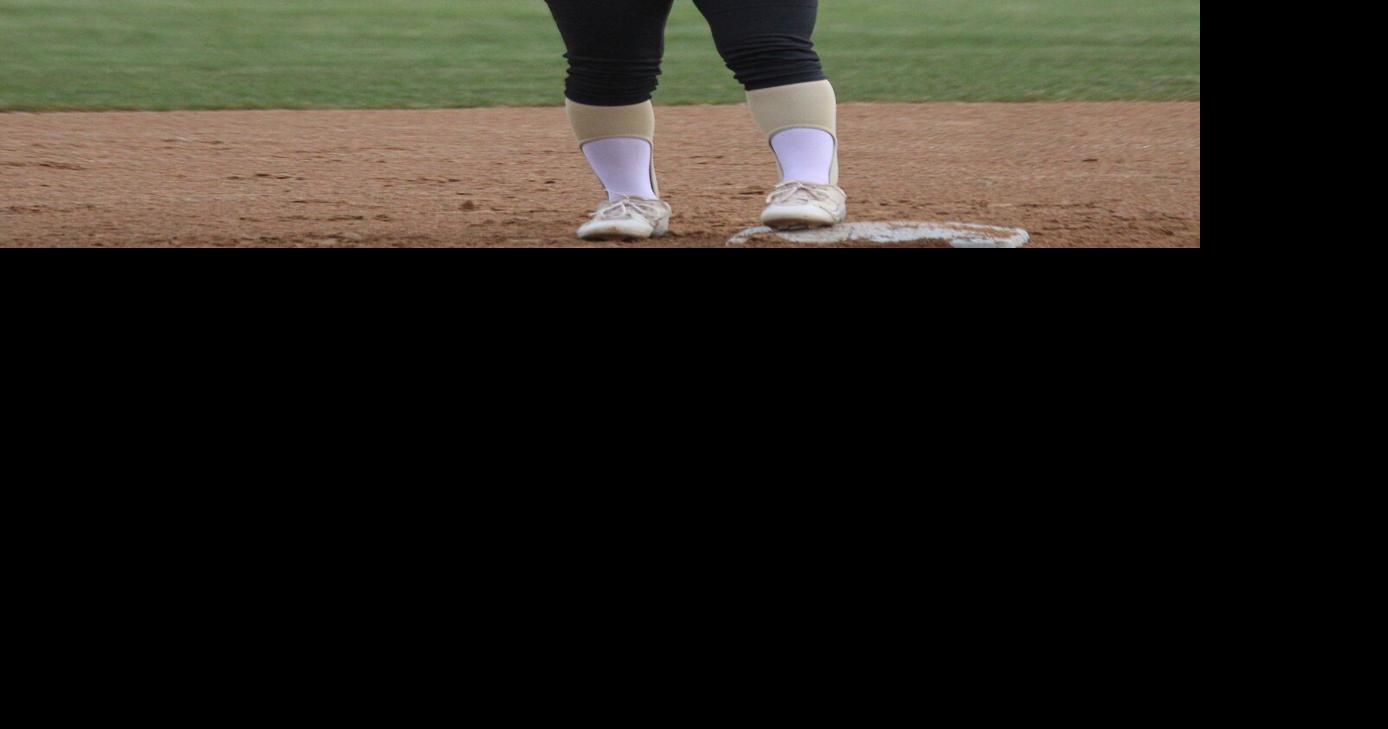 Mankato East softball bests Albert Lea after weather delay