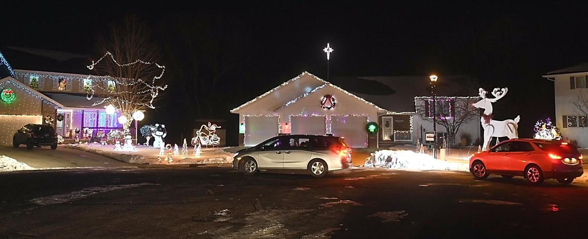 Shining Lights Neighbors Team Up For Elaborate Lights Display News Mankatofreepress Com