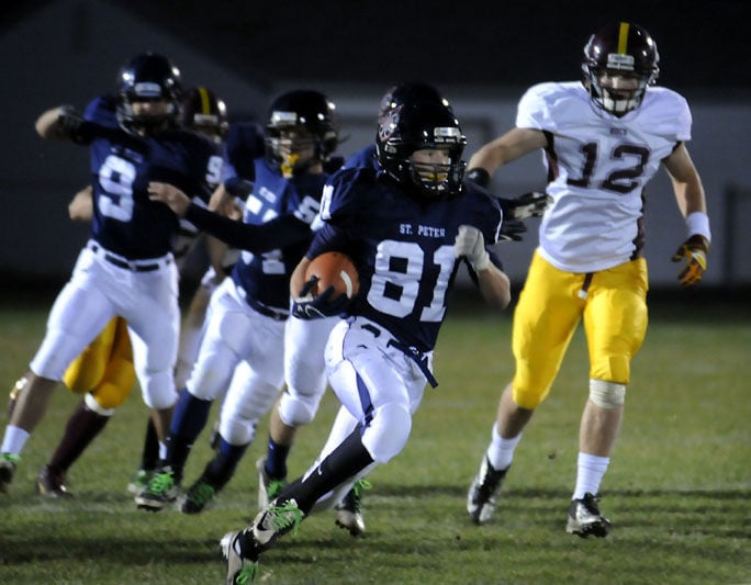 Blue Earth Area Defeats St Peter In Prep Football Sports Mankatofreepress Com