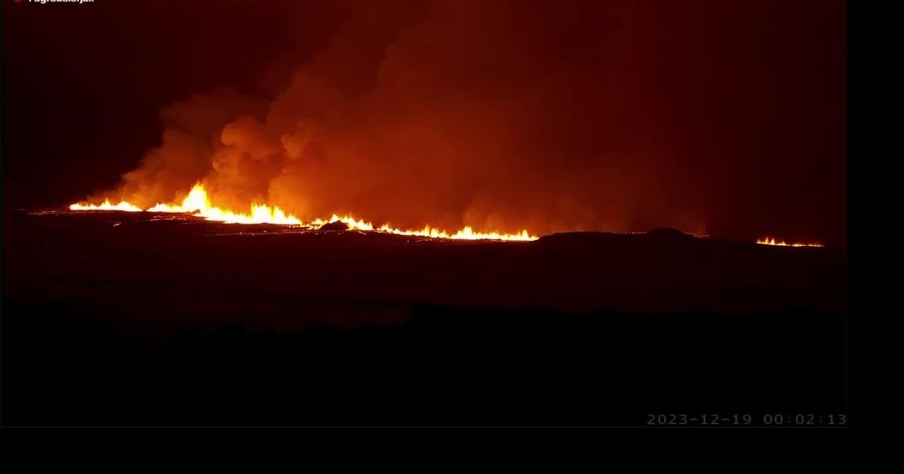 A volcano erupts in southwestern Iceland and spews magma in a ...