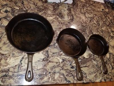 Thrifty Artsy Girl: How to Clean and Season a Rusty Cast Iron Skillet