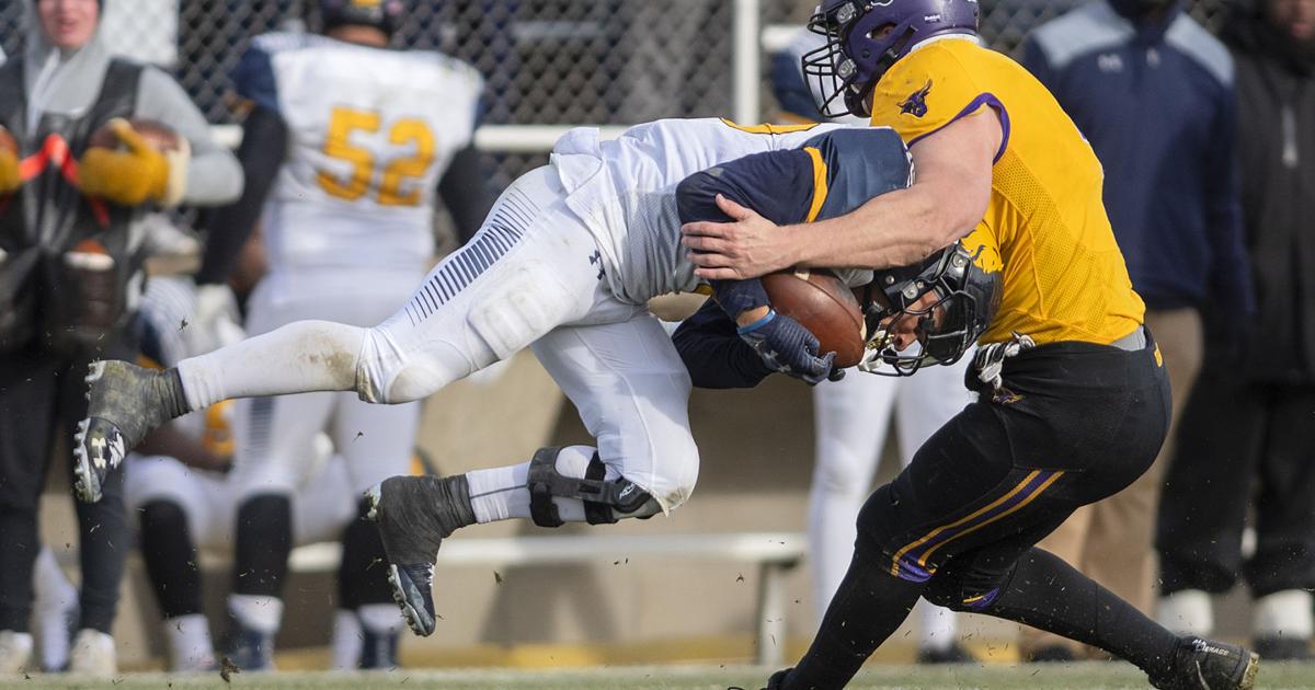 PHOTOS: Maverick Football on to Semifinals | Photos | mankatofreepress.com
