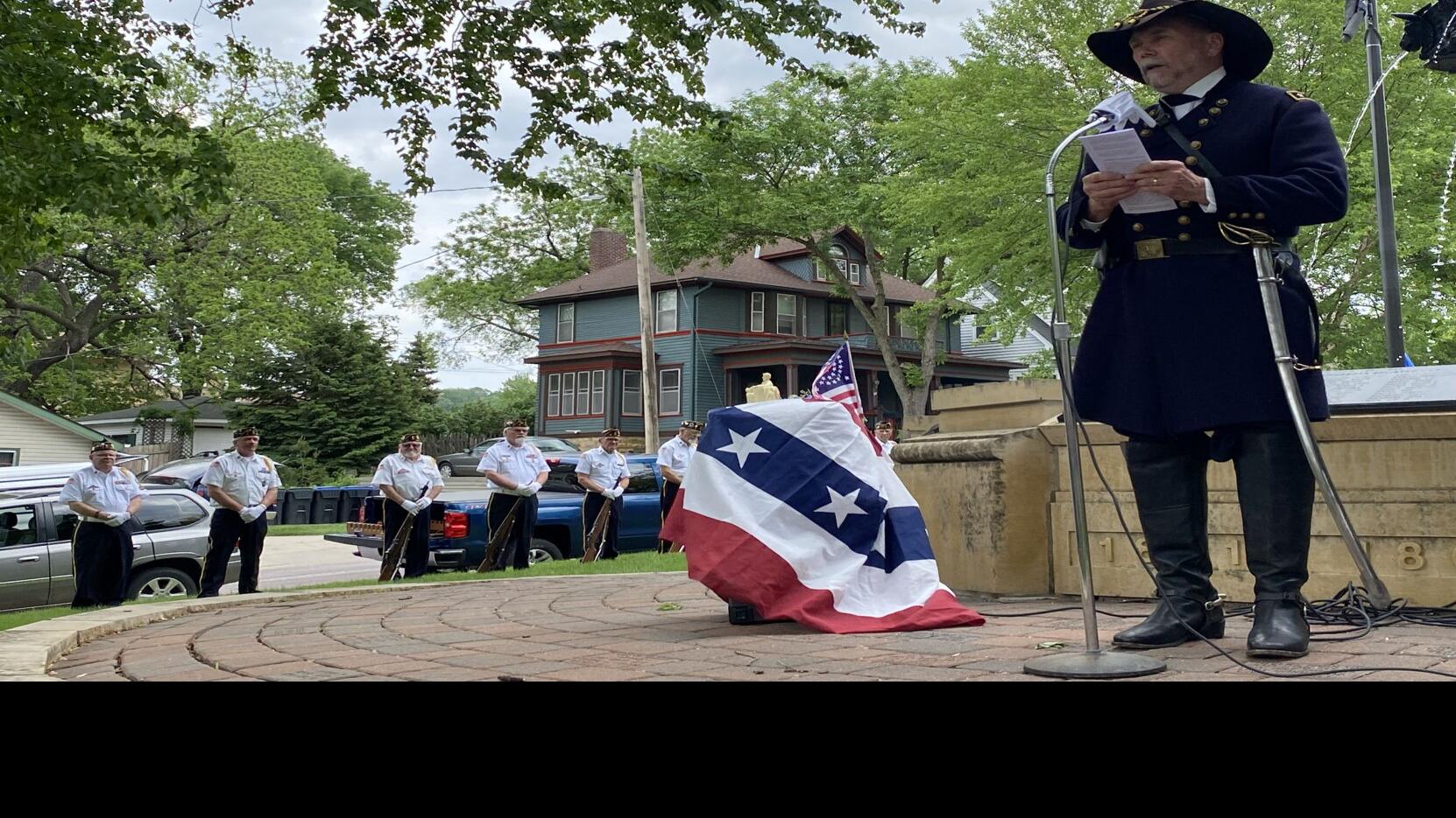 Remembering the Fallen: Lincoln Park ceremony remembers Blue ...